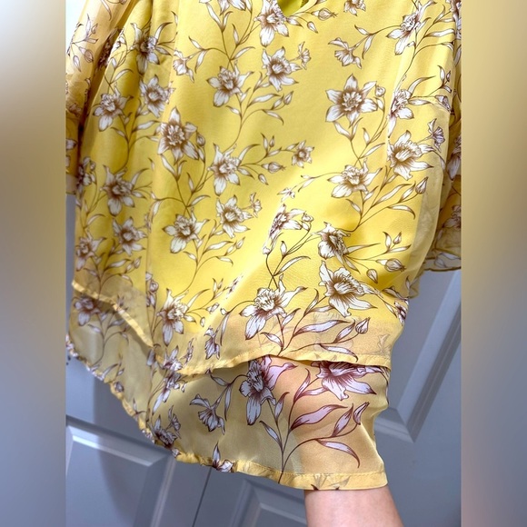 BloomChic Plus Size Daffodils Print Tiered Ruffle Sleeve Mesh Blouse - Picture 6 of 7